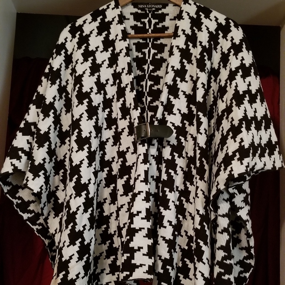 Cape with belt